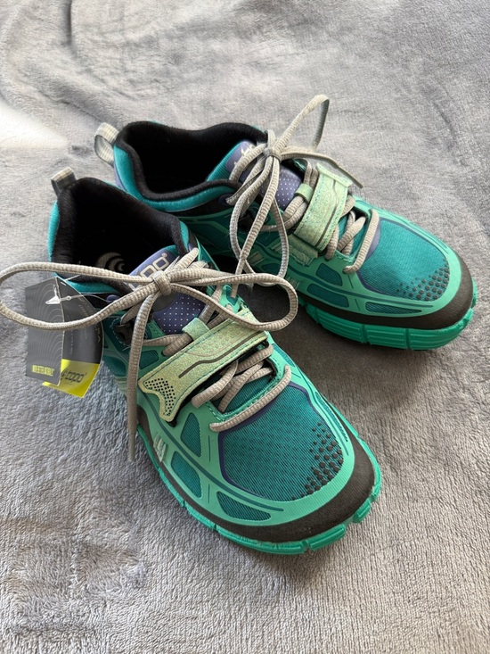 Topo Shoes - Women’s Topo Athletic Halsa Cross trainer - Emerald / Black